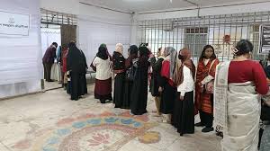 জকসু নির্বাচন : কেন্দ্রে নারী ভোটারের দীর্ঘ সারি